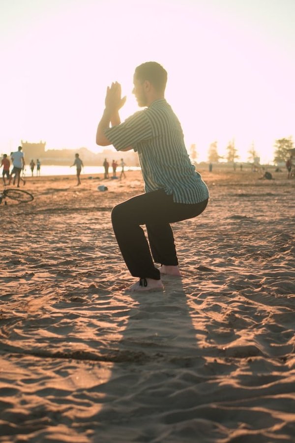 Comment les seniors peuvent-ils utiliser les techniques de Tai Chi pour améliorer leur équilibre et prévenir les chutes?