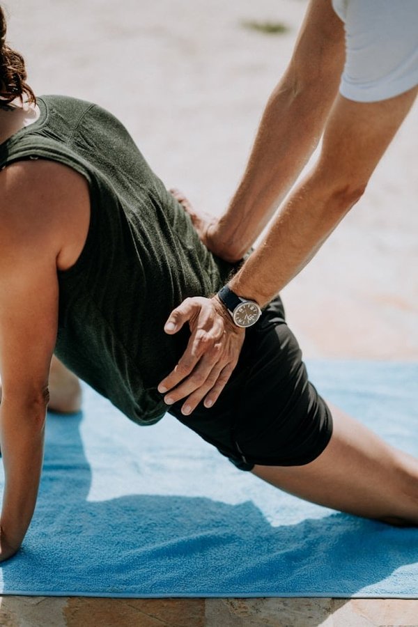Comment les exercices de renforcement du cou peuvent-ils prévenir les douleurs cervicales?