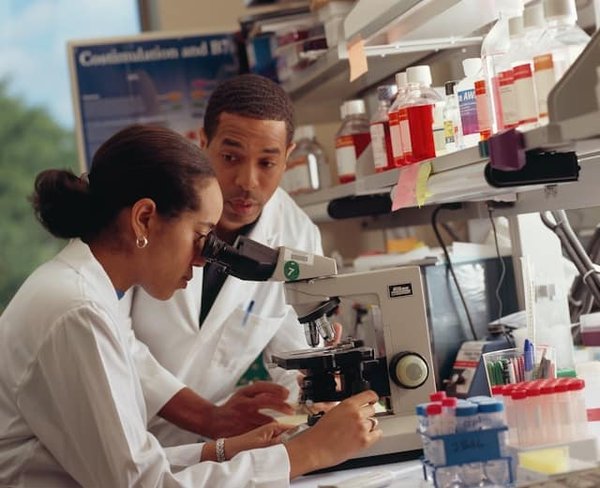 Quels sont les signes précoces du cancer de la prostate et comment les détecter ?